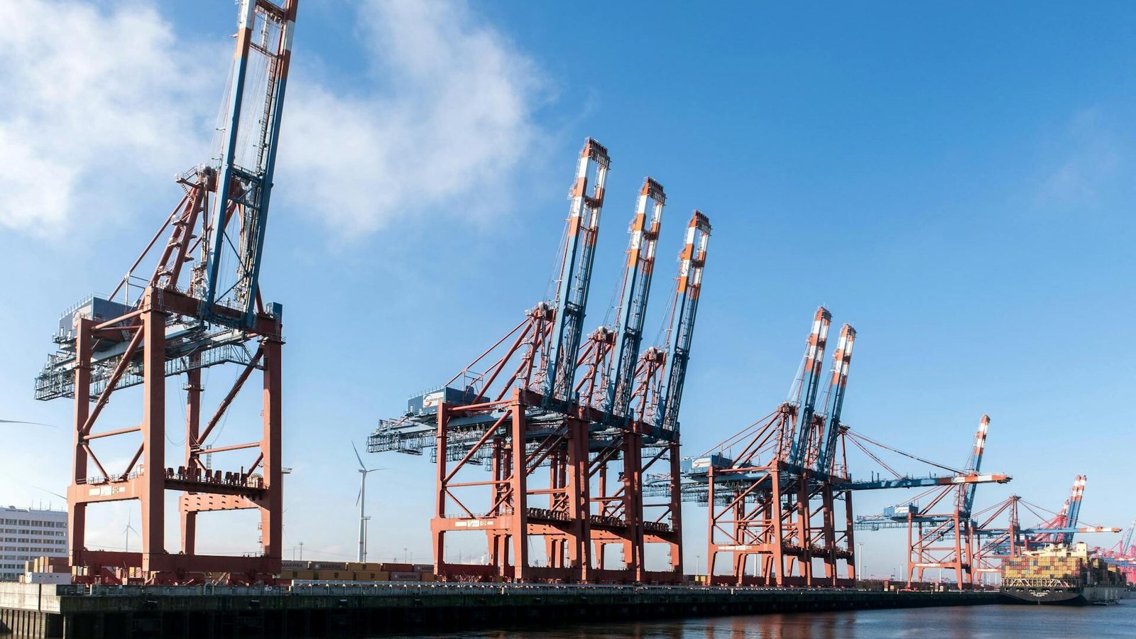 How to Choose UK Oversized Cargo Shipping Services in 2025: The Complete Guide