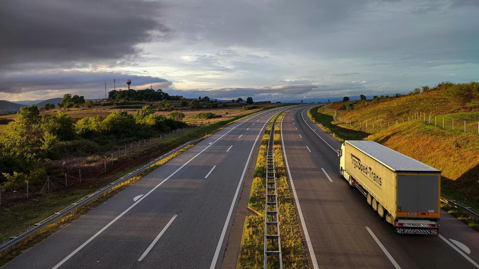 Full Truckload (FTL) Shipping: A Comprehensive Guide to Moving Large Freight