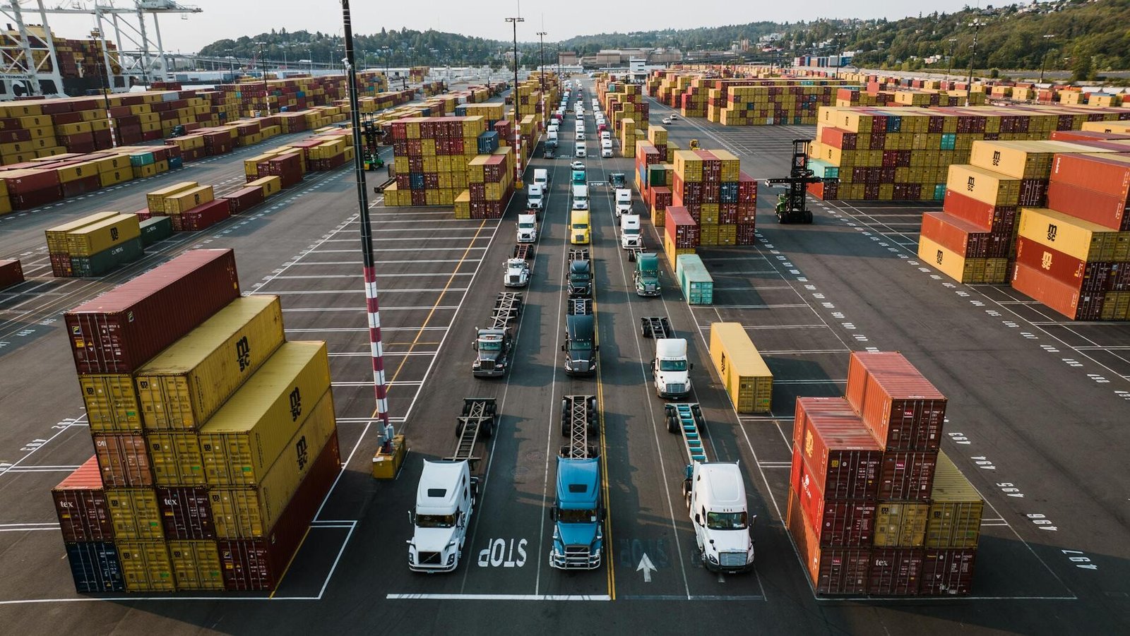 Why Are 90% of Shippers Hesitating between European Road Freight and European Rail Freight?