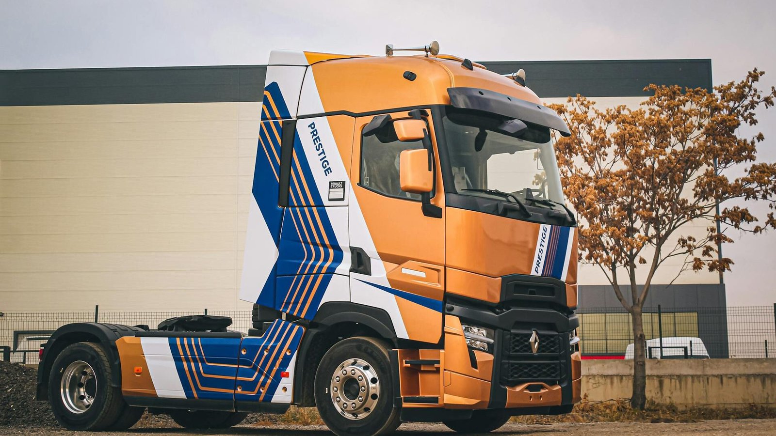 Why Are 90% of Shippers Hesitating between European Road Freight and European Rail Freight?