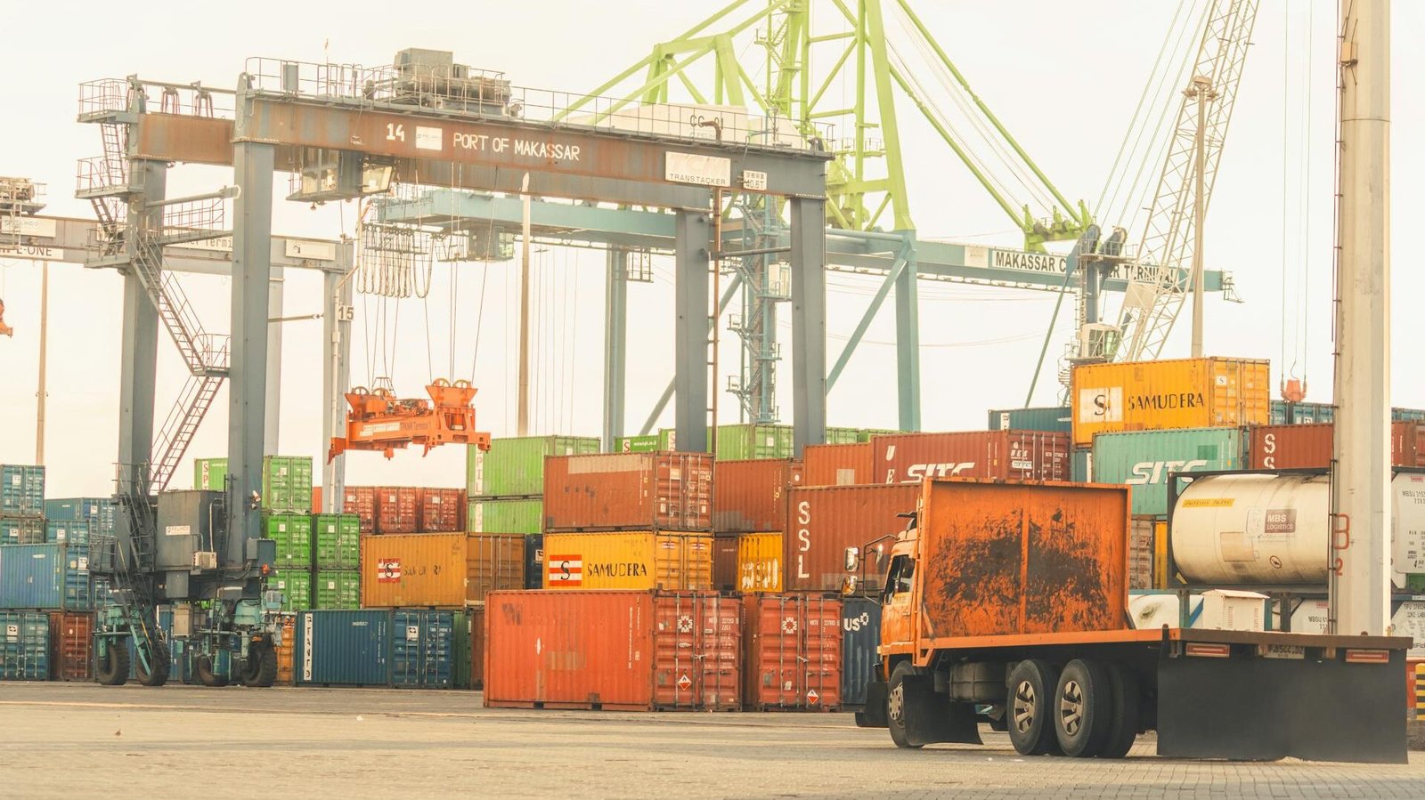 Risk Choices in Bulk Battery Transportation: Why "Dual - Clearance and Tax - Included" Should Be Abandoned in Favor of CIF or DDU ?