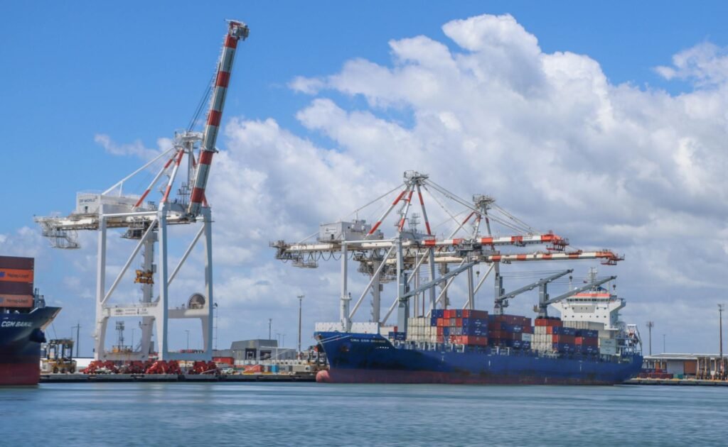 Why Are LCL Shipments Sometimes More Expensive Than FCL? 