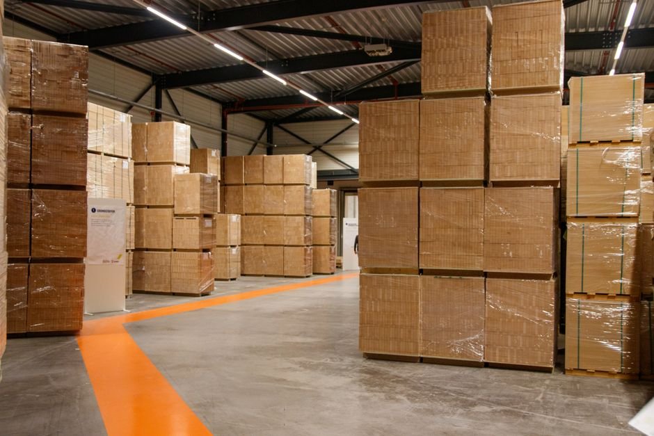 Secured palletized cartons inside an ocean container for China to Belgium commercial pallet shipping